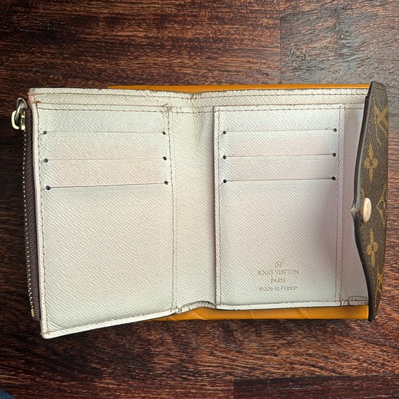 L. V. Designer inspired wallet - Picture 4 of 7